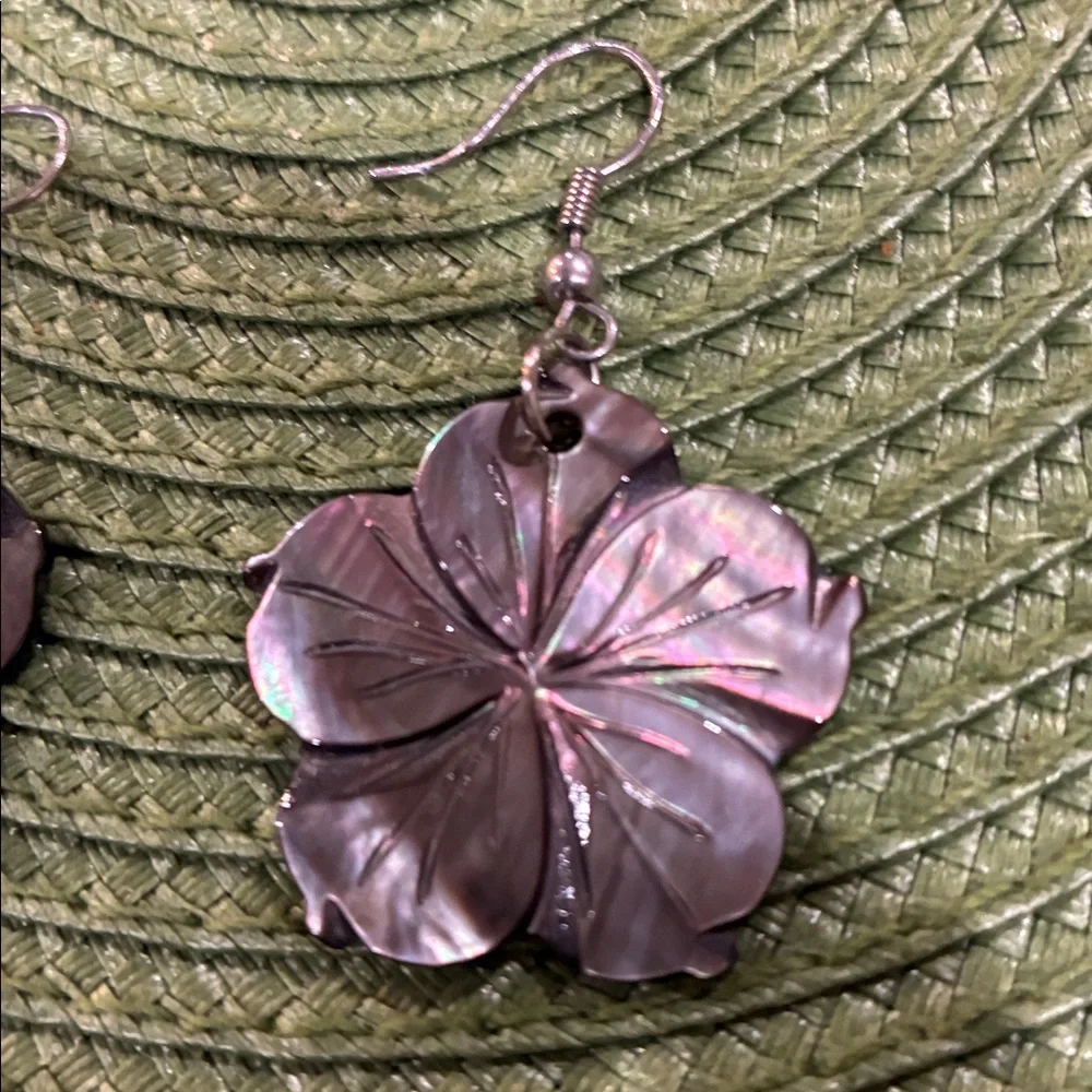 Floral Shell Earrings - Picture 2 of 2